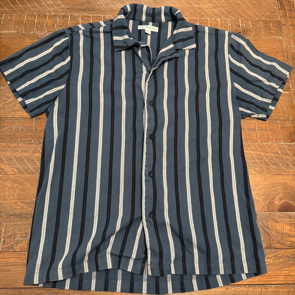 And Now This Men's Blue Vertical Striped Short Sleeve Camp Shirt Size Medium